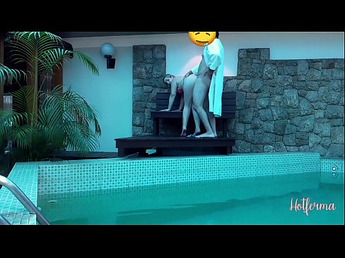 ❤️ Baas nooi bediende swembad toe, maar kon nie 'n warm weerstaan nie ️ Porno op af.https-tubsexer.ru ❌️❤